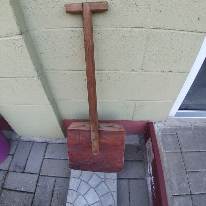 Vând lopata de zăpada pentru mașină