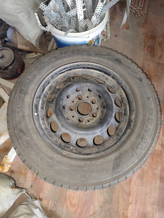 235/60/16 Dunlop