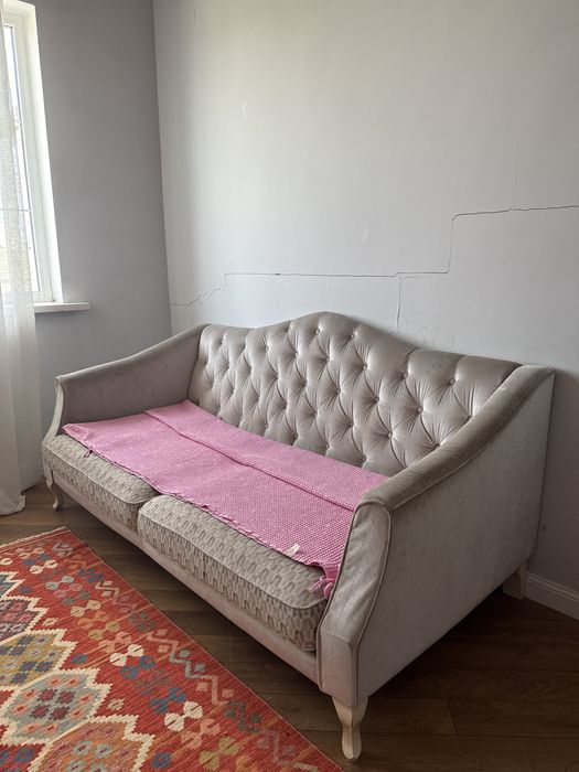 Диван в цвете серебро