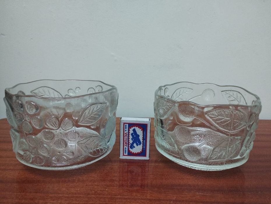 Вазы вишенка две штуки