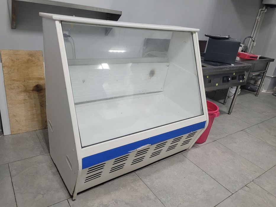 Витринный холодильник