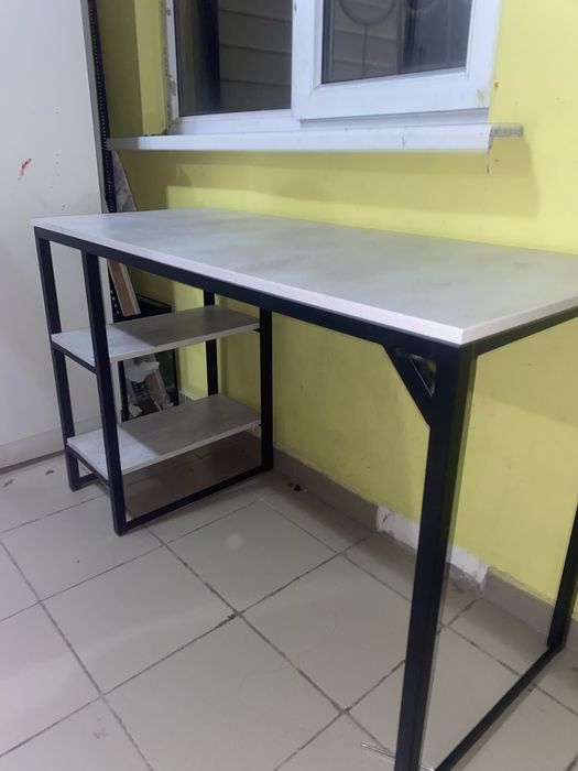 Стол в хорошем состоянии