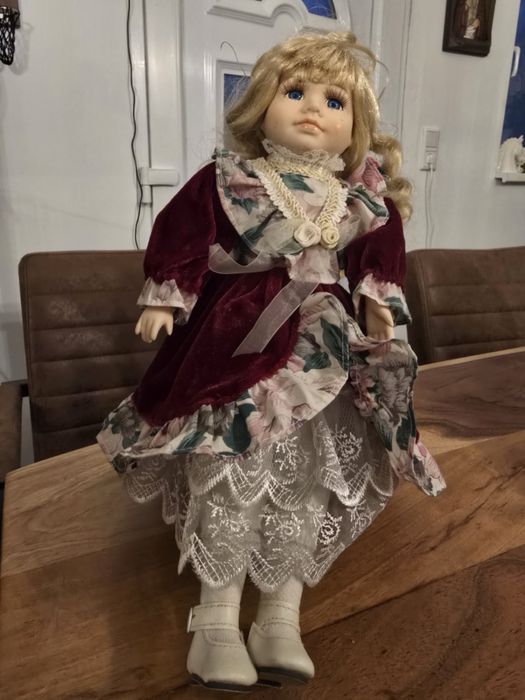 Порцеланова кукла