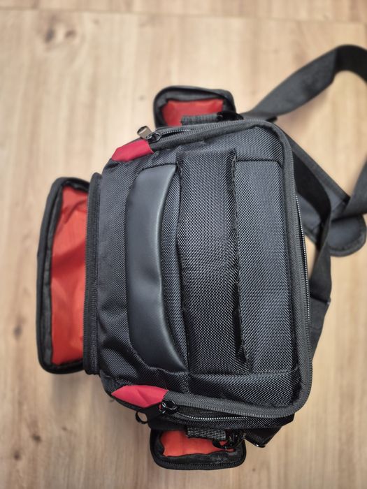 ПРОДАВАМ Пълен кит: Canon EOS R10 + RF 18-150mm + 2 Оригинални батерии + Чанта