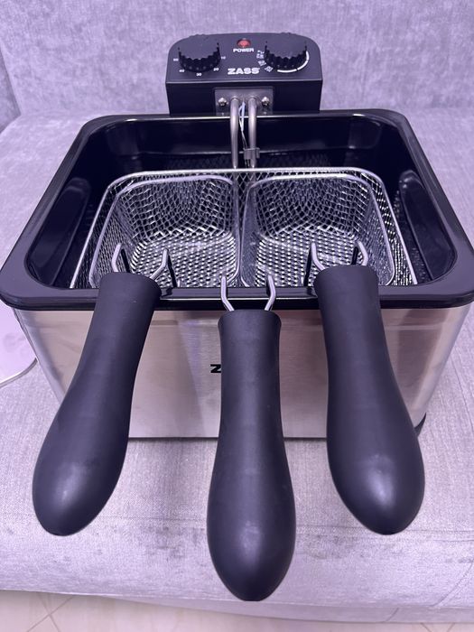 Friteuza inox Zass ZDF 07, Putere 2000 W, 5 l, 3 cosuri pentru prajit, Inox-negru