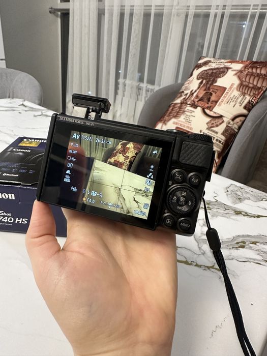 Продаю Canon PowerShot SX740 .