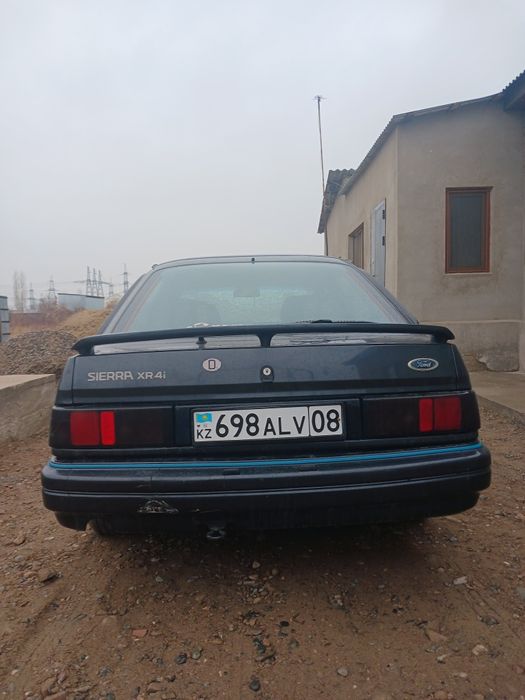 Машина Ford Sierra