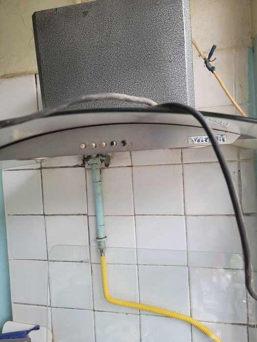 Вытяжка б.у,фирма vitech,в рабочем состоянии