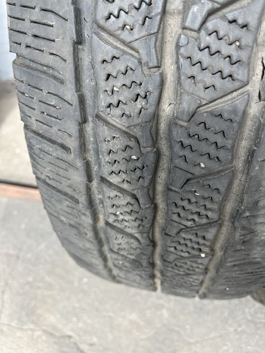 2 бр. зимни гуми 205/75/16C Continental DOT 1324 5/6 mm