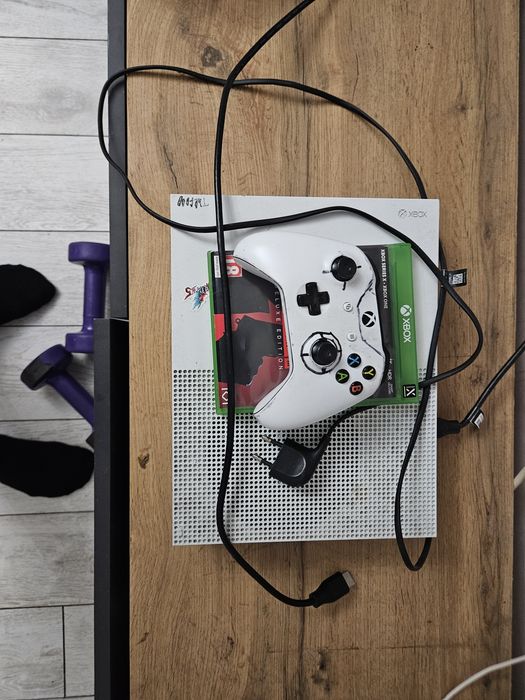 xbox one с джойстиком белым