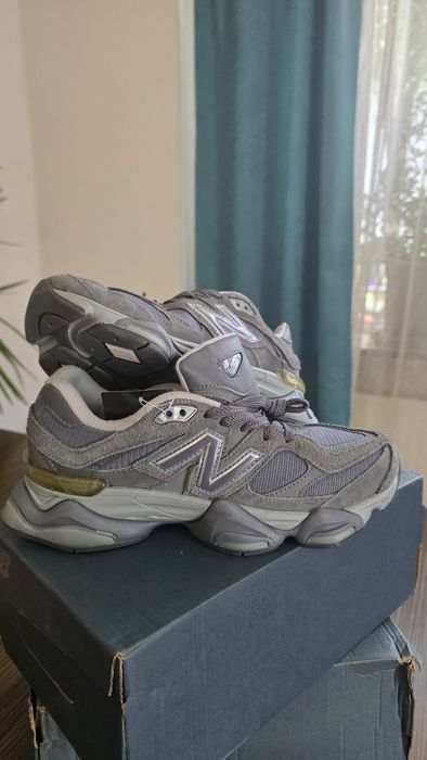 Vând new balance marimea 43