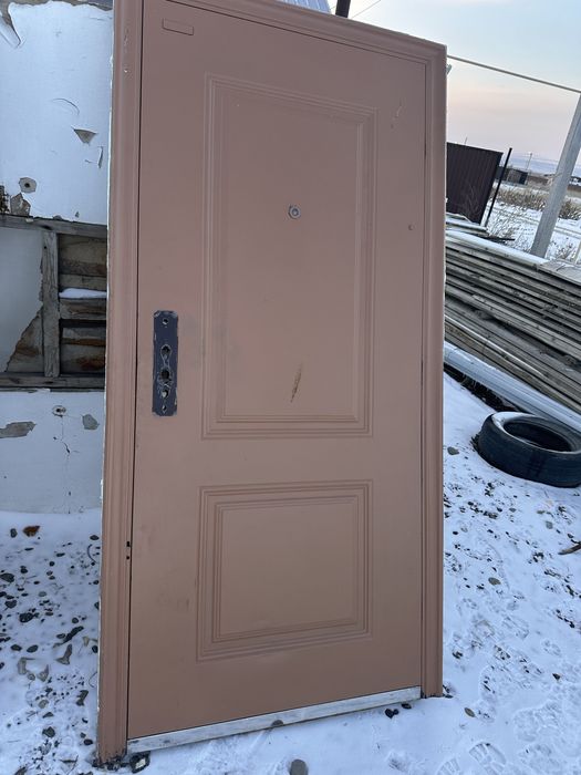 Входная железная дверь