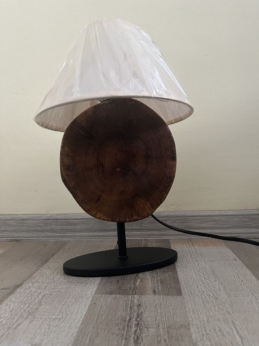 Настолна лампа.