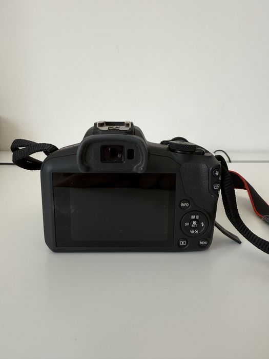 Фотоаппарат Canon R100