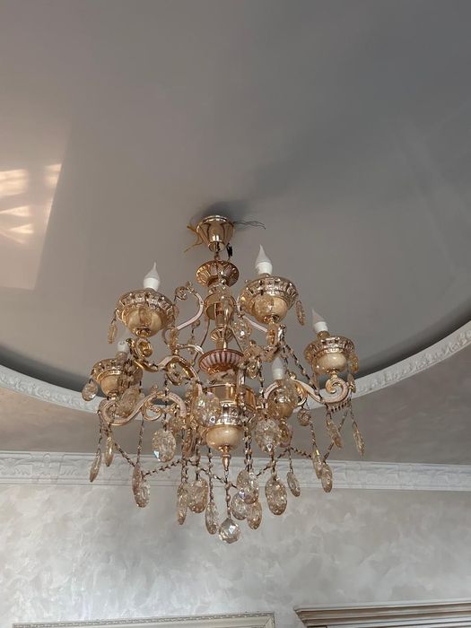 Люстры есть пара.