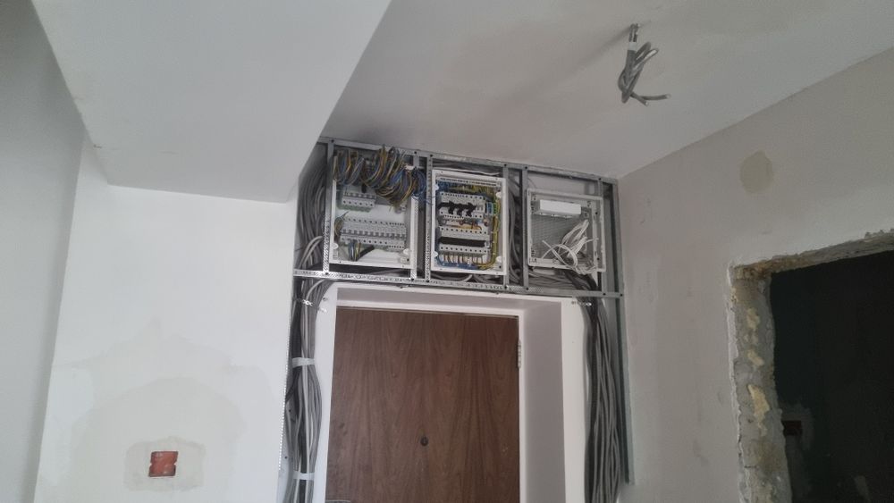 Electrician, instalatii electrice la case, ap. si spatii comerciale