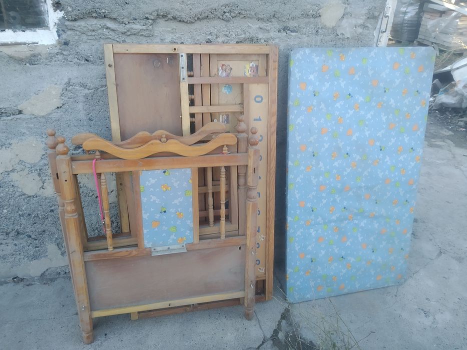 Детский манеж с матрасом, стульчик, коляска, ходунки.