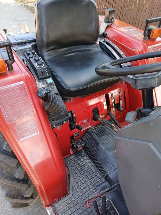 Tractor japonez yanmar f235