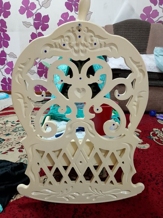 Бесік сатамын , колыбель