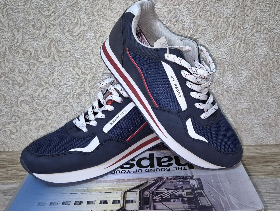 Продам новые кроссовки