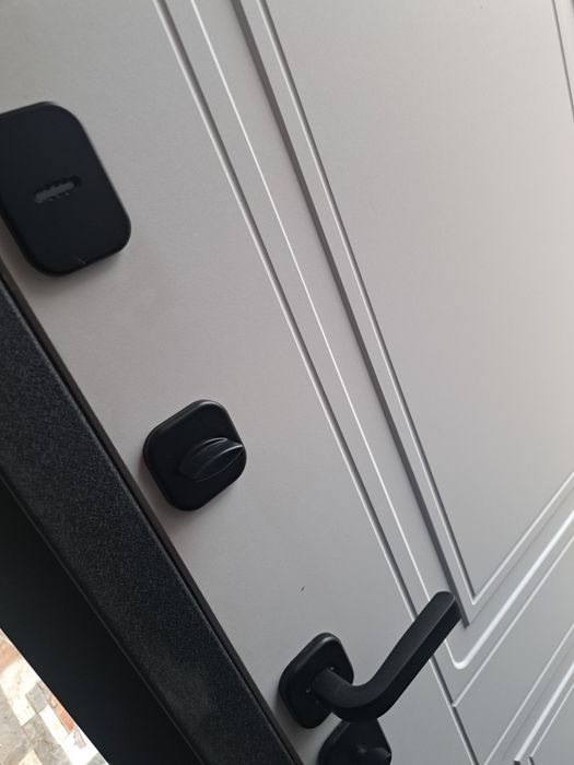 Металлические двер выходные двер