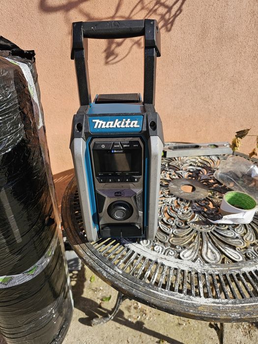 Radio makita cu Bluetooth MR007g