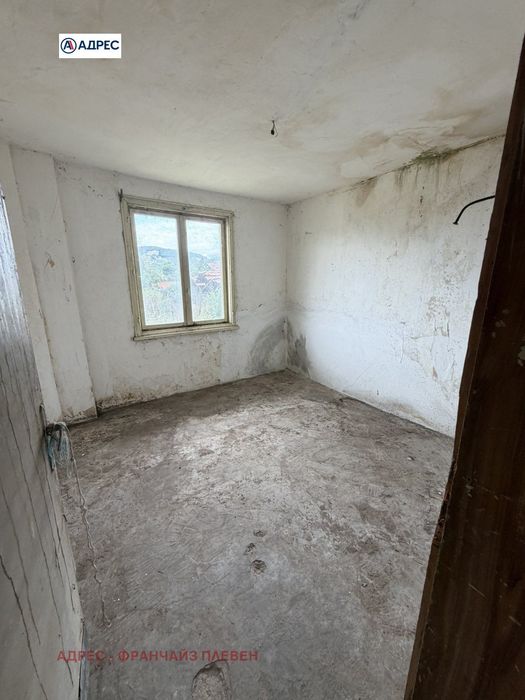 Къща в Ловеч, област-с.Хлевене площ 434 цена 60000