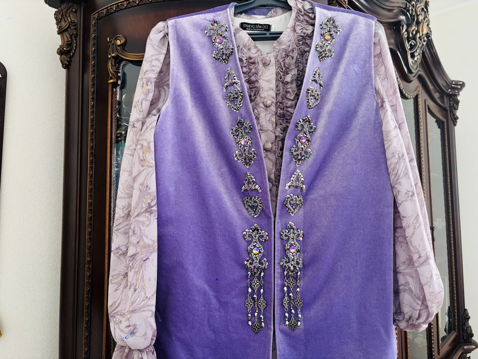 Кәжекей көйлегімен бірге