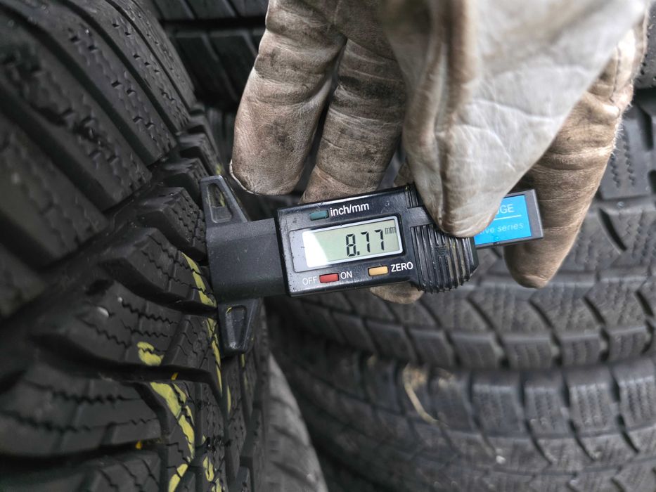 4бр Като нови зимни гуми 225 45 17 - Dunlop