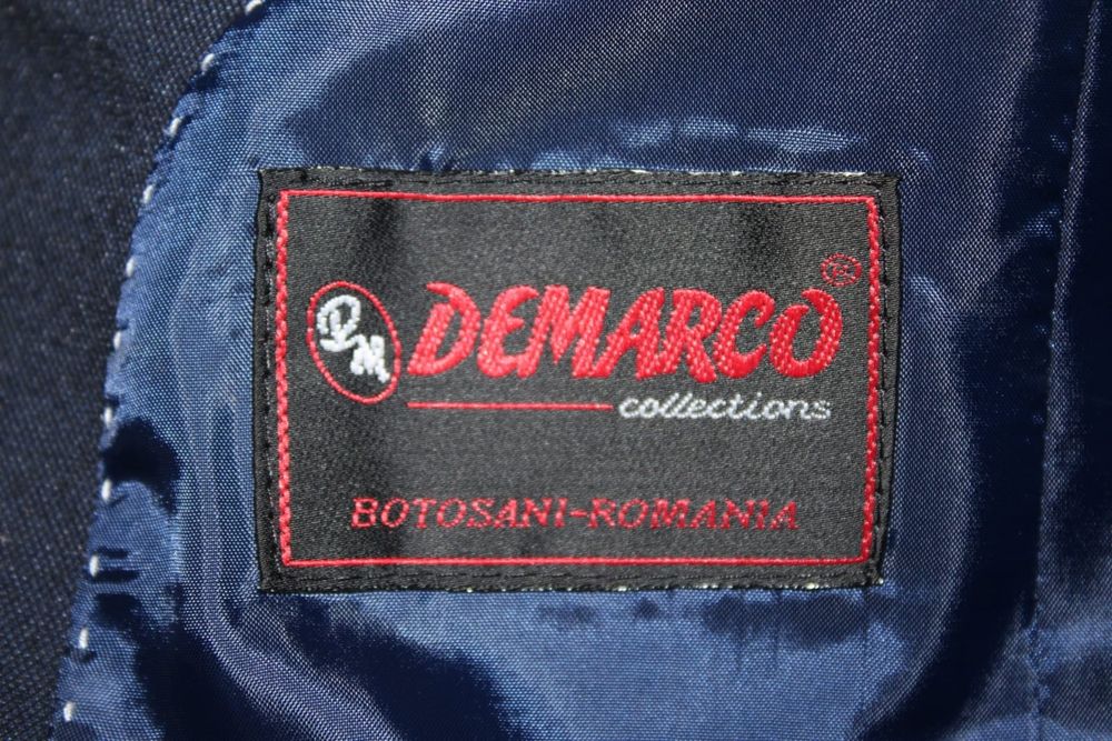 Costum mărimea 44