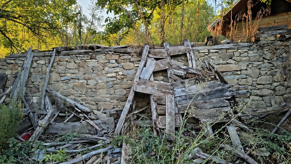 Дялан камък   в Троян община Ловеч