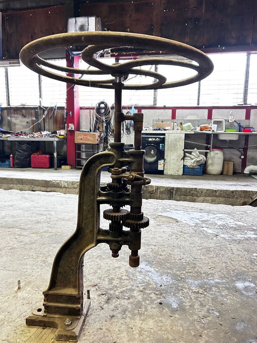 Ръчна бормашина, автентична