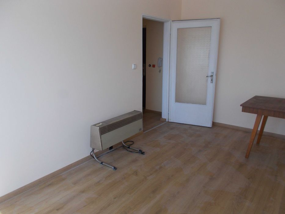 Дава се под наем Едностаен апартамент в Варна, Център - 39 кв.м за 153 € - Снимка #1