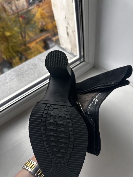 Продам новые сапоги