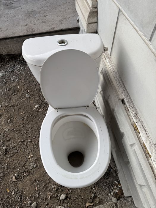 Продам унитаз в хорошем состояний