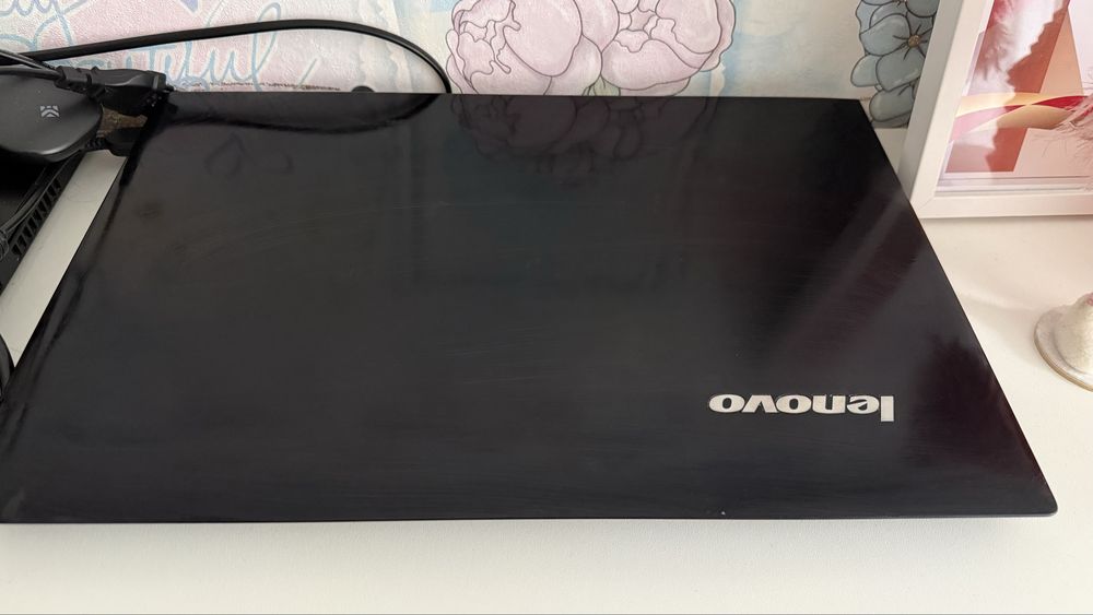 Ноутбук      Lenovo