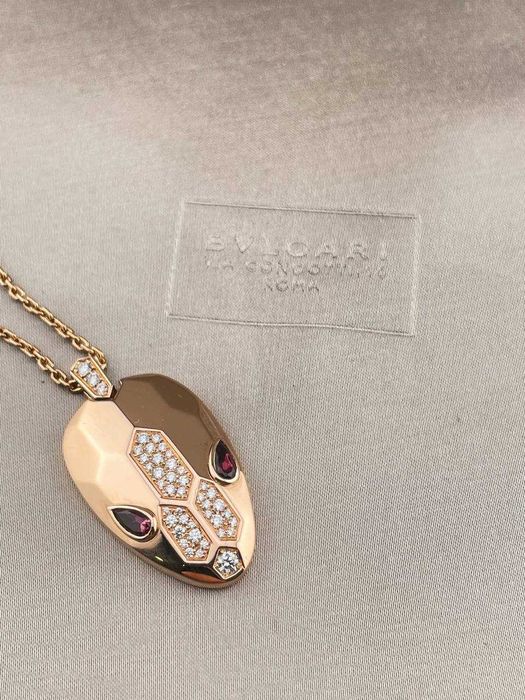 Колье Bvlgari Serpenti