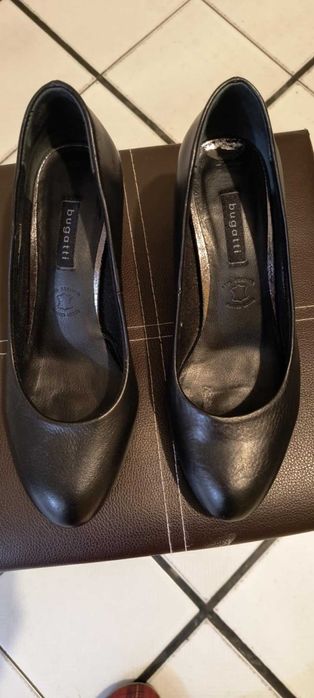 елегантни и качествени дамски обувки Bugatti