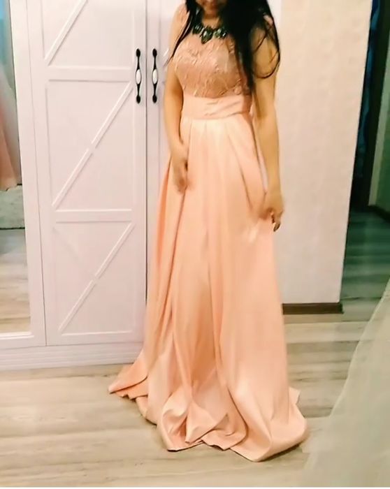 Новое платье с этикеткой