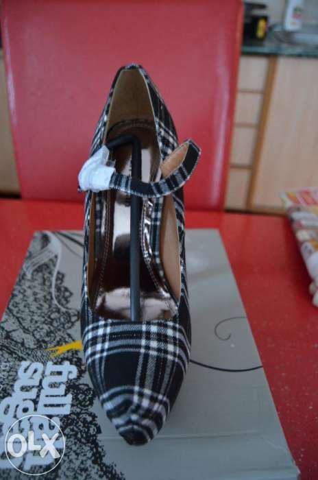 Pantofi super eleganti