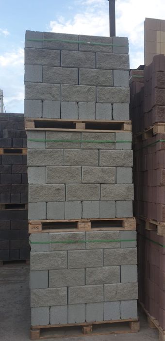 Рваный блоки колонны сплитерные блоки накрывочные