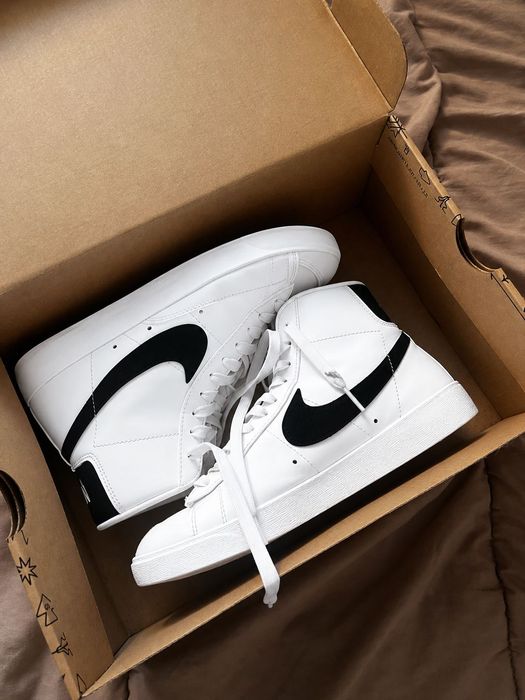 Nike бели обувки