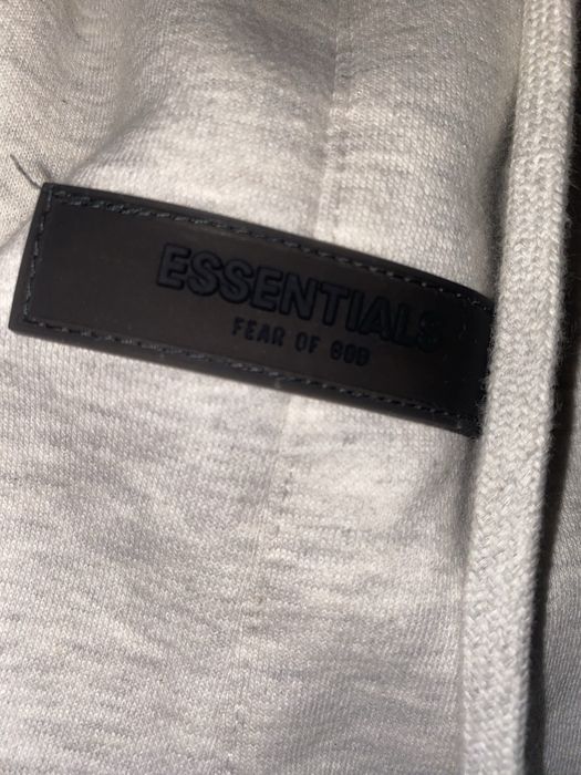 Продам шорты ESSENTIALS