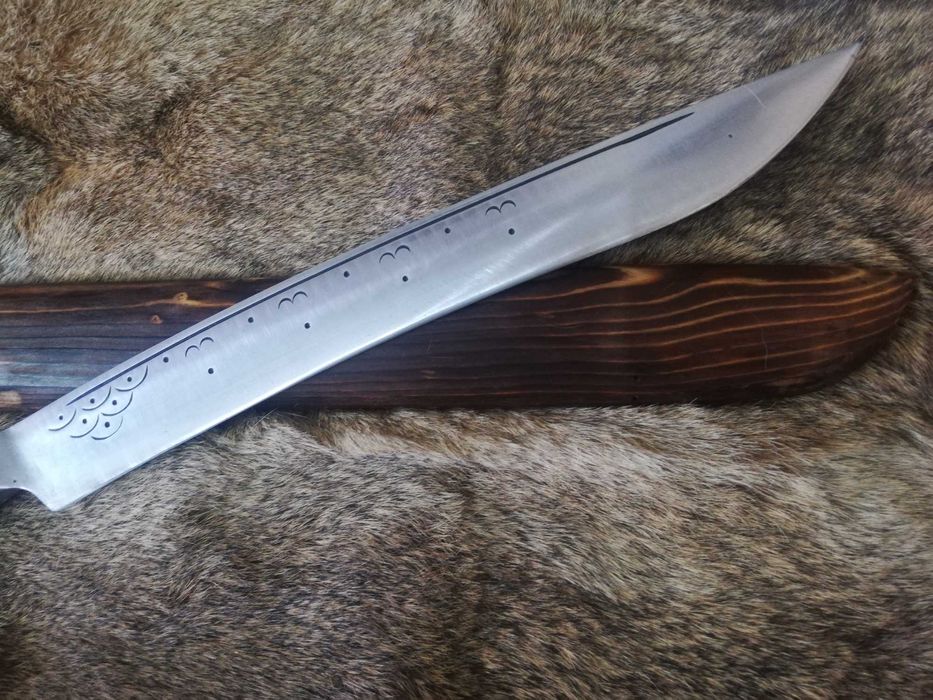 Масивен Нож Каракулак,Острие с дървена кания за възстановки
