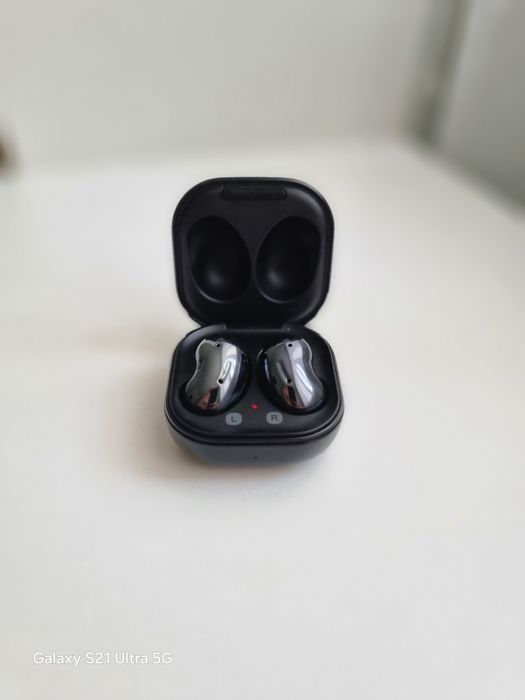 Беспроводные наушники Samsung Galaxy Buds Live
