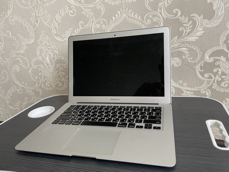 Продаю Macbook air 2017