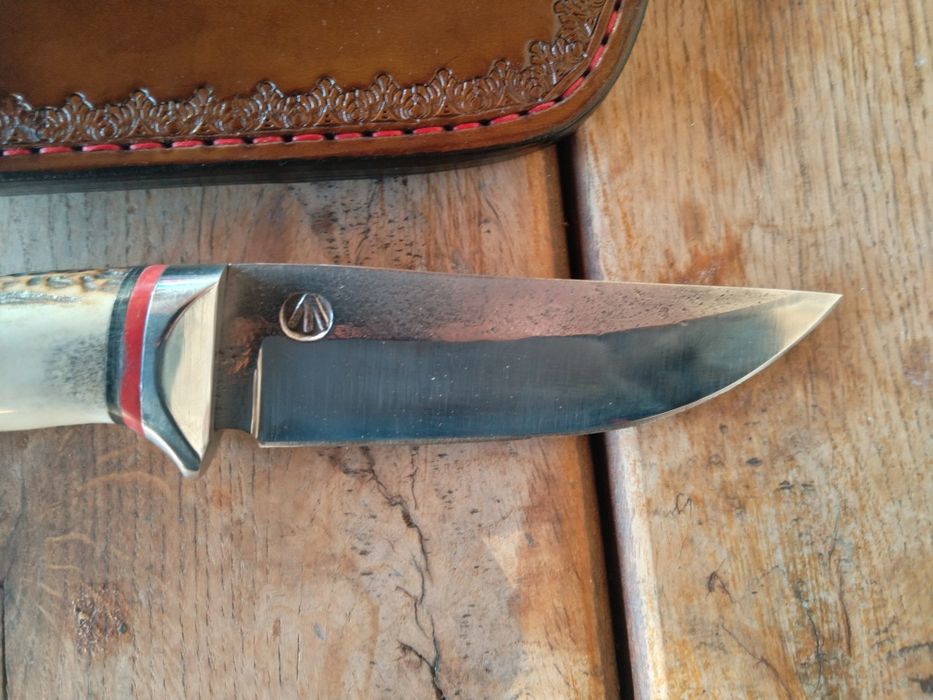 Продавам супер ловен нож на известен Български майстор ръчна изработка