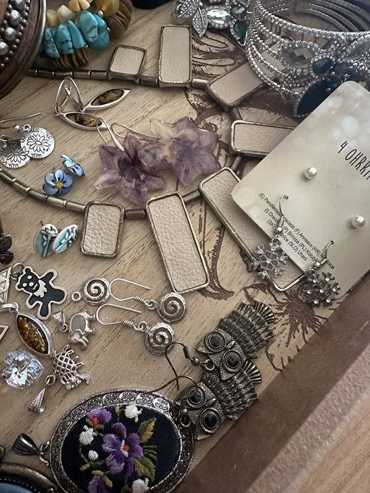 Обеци, колиета, пръстени, комплекти