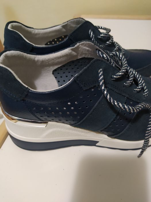 Pantofi din piele