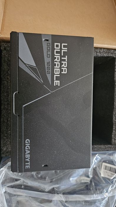 Захранване Gigabyte UD1000w Gold